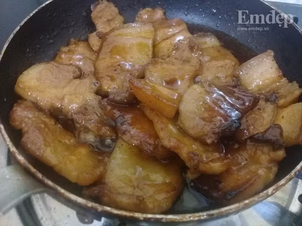 Lạ miệng món thịt rang cháy cạnh rim nước cam đưa cơm ngày lạnh