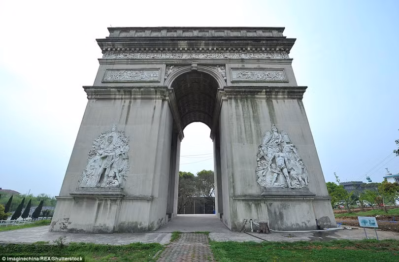 Cuộc sống xa xỉ dát vàng của ngôi làng toàn đại gia ở Trung Quốc