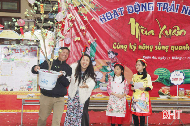 “Phiên đấu giá” các sản phẩm của “nghệ nhân nhí”