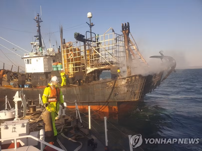 Một thủy thủ Việt Nam mất tích trong vụ cháy thuyền đánh cá ngoài khơi Hàn Quốc