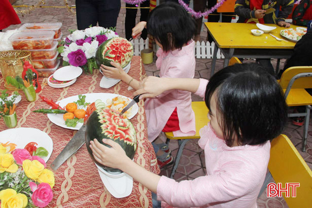 “Phiên đấu giá” các sản phẩm của “nghệ nhân nhí”