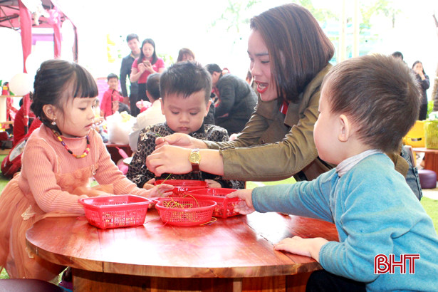 Náo nức hội chợ xuân của học sinh iSchool Hà Tĩnh