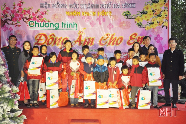 Đông ấm đến với các em nhỏ Làng trẻ SOS Hà Tĩnh
