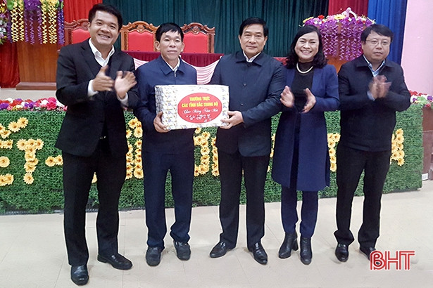 Đoàn Thường trực HĐND 6 tỉnh tham quan Formosa và NTM Hà Tĩnh