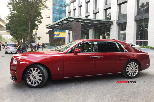 Ngắm Rolls-Royce Phantom VIII đầu tiên về Việt Nam