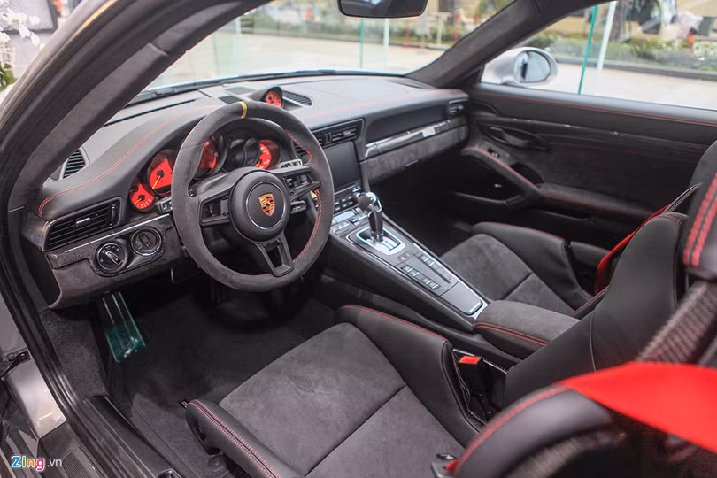 Chi tiết Porsche 911 GT2 RS mạnh nhất lịch sử, giá 20 tỷ ở Việt Nam