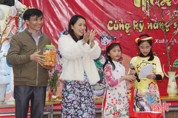 “Phiên đấu giá” các sản phẩm của “nghệ nhân nhí”