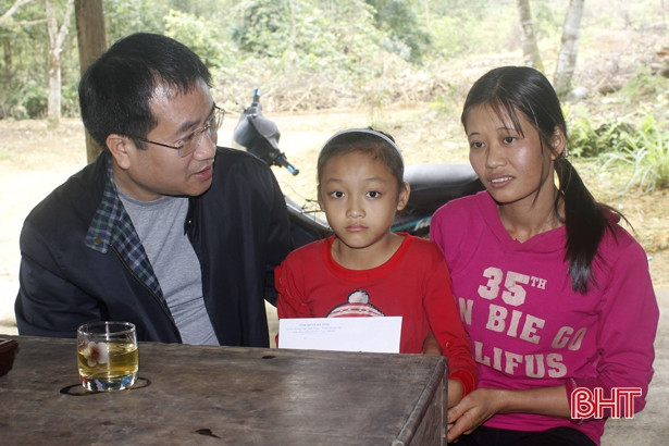 “Xuân yêu thương” đến với người nghèo, đối tượng chính sách Hương Sơn