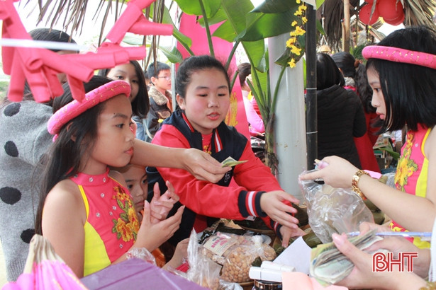 Náo nức hội chợ xuân của học sinh iSchool Hà Tĩnh