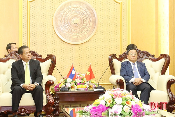 Tỉnh Khăm Muộn chúc Tết Đảng bộ và nhân dân Hà Tĩnh