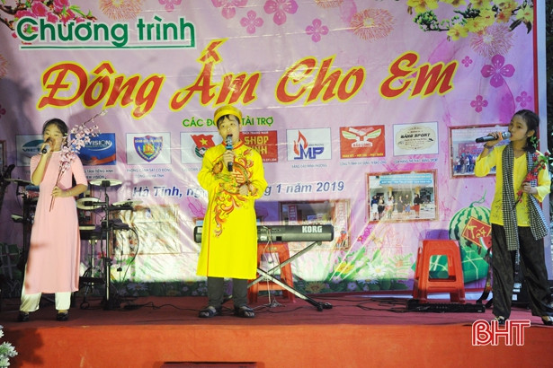 Đông ấm đến với các em nhỏ Làng trẻ SOS Hà Tĩnh