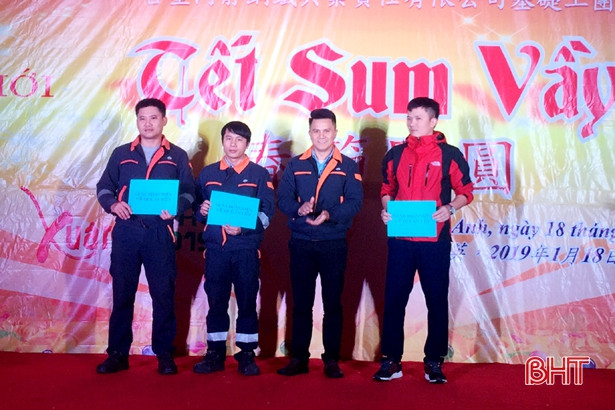 Công đoàn Formosa Hà Tĩnh tặng 100 suất quà, 125 vé xe tết cho công nhân, lao động