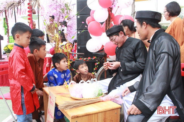 Náo nức hội chợ xuân của học sinh iSchool Hà Tĩnh