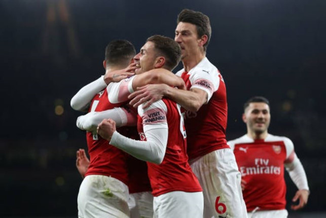Chelsea ngã ngựa, Arsenal và MU áp sát top 4