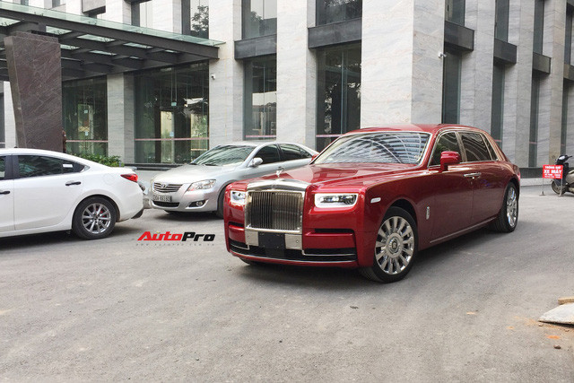 Ngắm Rolls-Royce Phantom VIII đầu tiên về Việt Nam