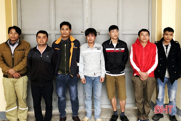 Khởi tố 17 đối tượng trong vụ đánh bạc ở đồi Trạng Nẹo - Hương Khê