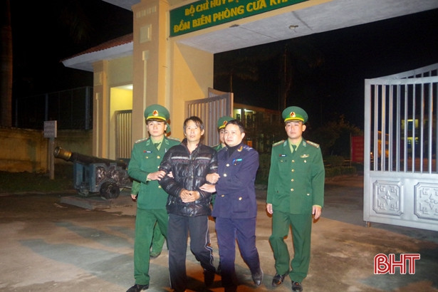 Khởi tố phụ xe mang 1.400 viên hồng phiến từ Lào qua Hà Tĩnh