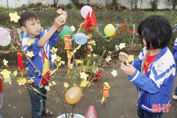 “Phiên đấu giá” các sản phẩm của “nghệ nhân nhí”