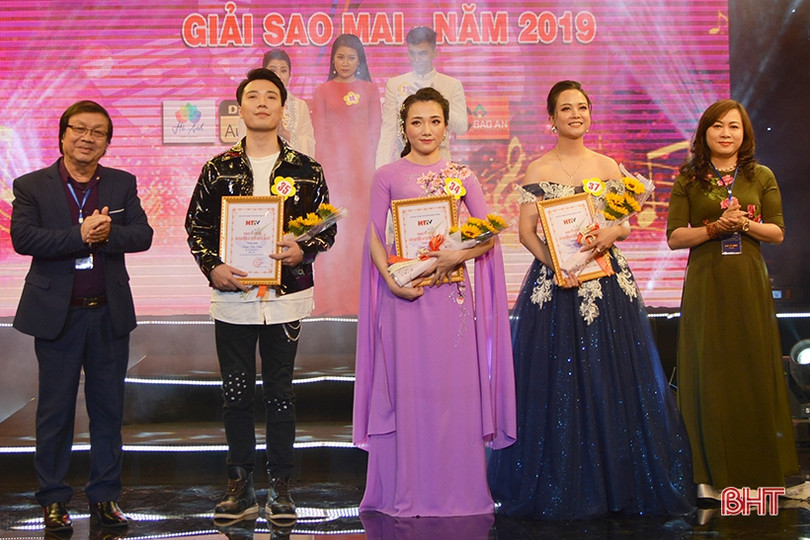 Ấn tượng chung kết Liên hoan Tiếng hát truyền hình Hà Tĩnh - Giải Sao Mai 2019 ảnh 18 Ấn tượng chung kết Liên hoan Tiếng hát truyền hình Hà Tĩnh - Giải Sao Mai 2019