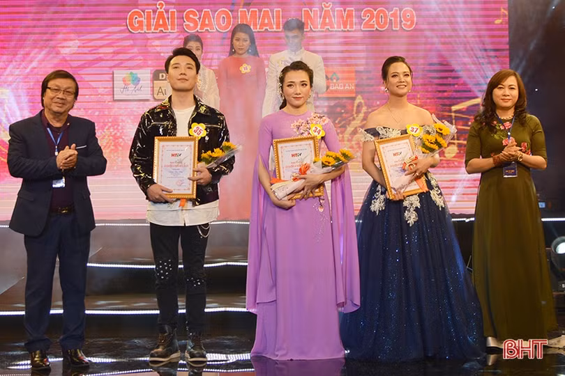 Ấn tượng chung kết Liên hoan Tiếng hát truyền hình Hà Tĩnh - Giải Sao Mai 2019 ảnh 18 Ấn tượng chung kết Liên hoan Tiếng hát truyền hình Hà Tĩnh - Giải Sao Mai 2019
