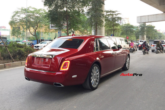 Ngắm Rolls-Royce Phantom VIII đầu tiên về Việt Nam