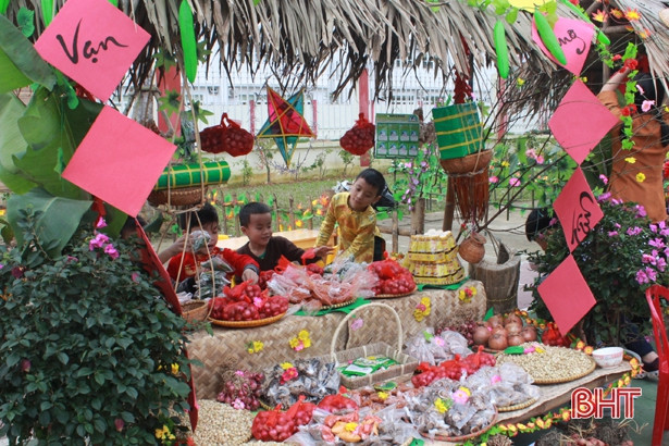 Náo nức hội chợ xuân của học sinh iSchool Hà Tĩnh