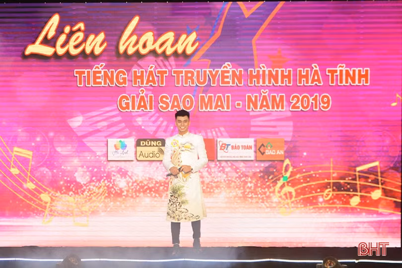 Ấn tượng chung kết Liên hoan Tiếng hát truyền hình Hà Tĩnh - Giải Sao Mai 2019 ảnh 11 Ấn tượng chung kết Liên hoan Tiếng hát truyền hình Hà Tĩnh - Giải Sao Mai 2019