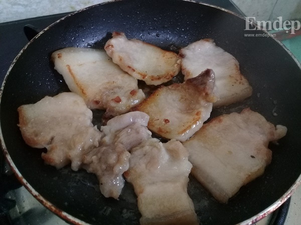 Lạ miệng món thịt rang cháy cạnh rim nước cam đưa cơm ngày lạnh