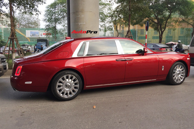 Ngắm Rolls-Royce Phantom VIII đầu tiên về Việt Nam