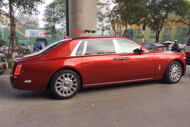 Ngắm Rolls-Royce Phantom VIII đầu tiên về Việt Nam
