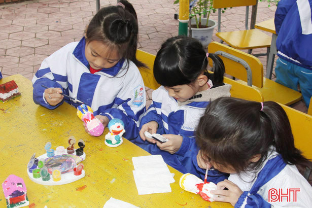 “Phiên đấu giá” các sản phẩm của “nghệ nhân nhí”
