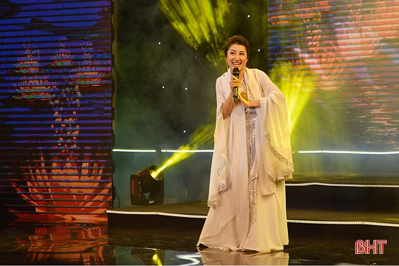 Ấn tượng chung kết Liên hoan Tiếng hát truyền hình Hà Tĩnh - Giải Sao Mai 2019 ảnh 8 Ấn tượng chung kết Liên hoan Tiếng hát truyền hình Hà Tĩnh - Giải Sao Mai 2019