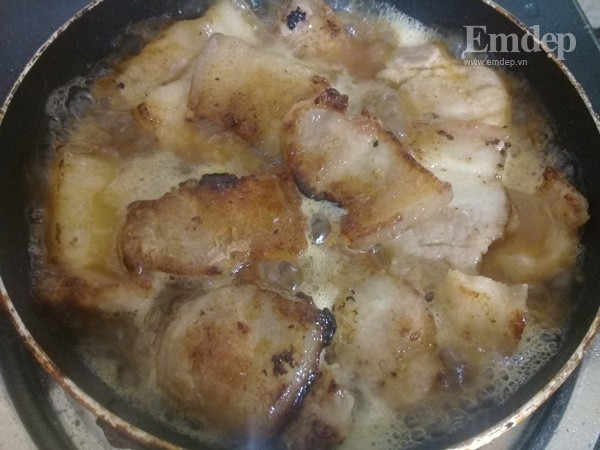 Lạ miệng món thịt rang cháy cạnh rim nước cam đưa cơm ngày lạnh