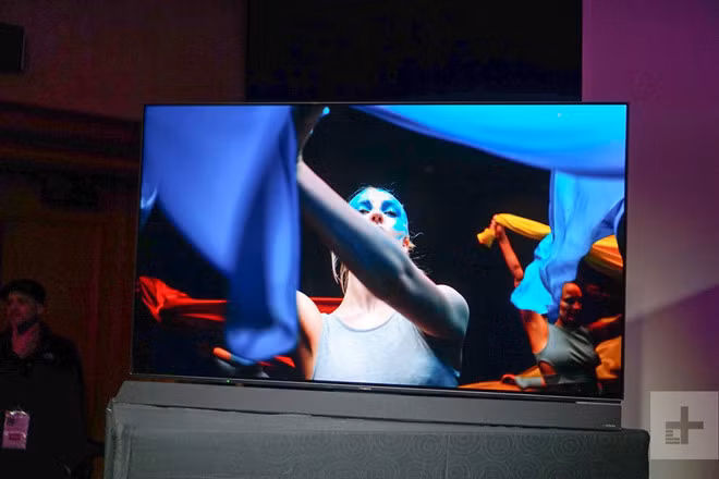 Những mẫu TV cao cấp đáng chú ý dịp cận Tết