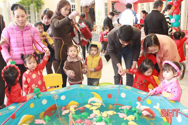 Náo nức hội chợ xuân của học sinh iSchool Hà Tĩnh