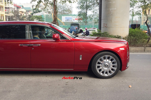 Ngắm Rolls-Royce Phantom VIII đầu tiên về Việt Nam