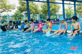 "Khối nghỉ hè" háo hức học bơi, các cơ sở tất bật phục vụ