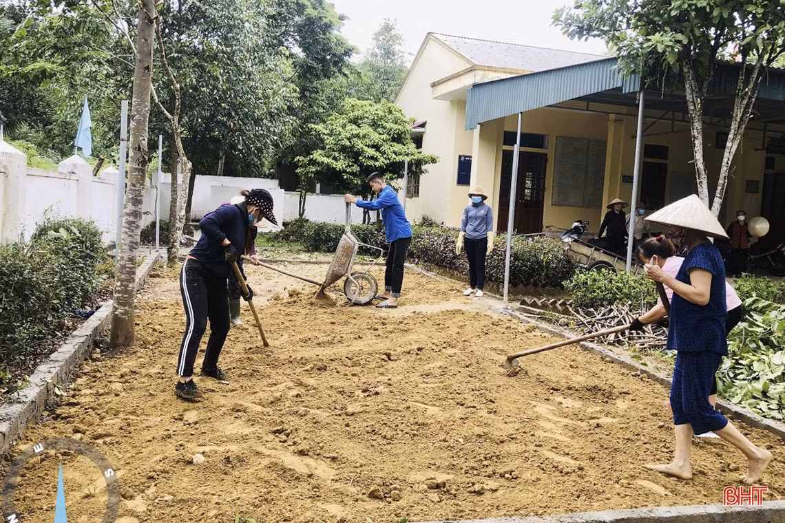 Nữ trưởng thôn “3 vai” giúp người dân vùng biên Hà Tĩnh xóa nghèo