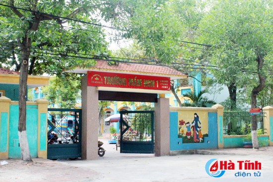 tuyen sinh mam non o tp ha tinh hang tram tre bo vo phu huynh nhu ngoi tren lua