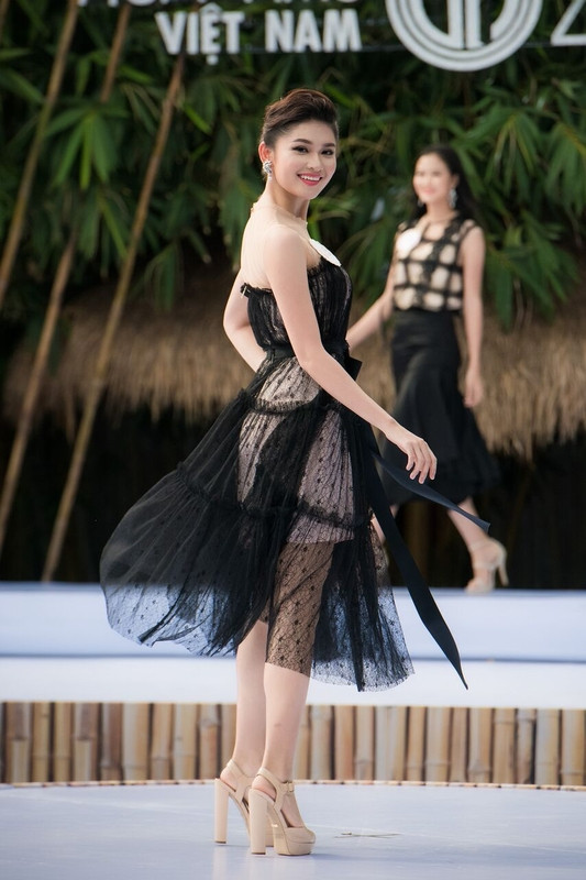 ung vien hoa hau viet nam khoe ve dep non na voi bikini