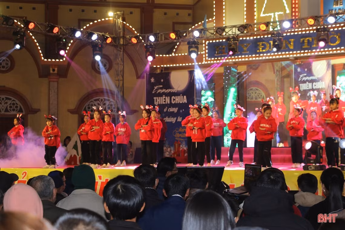 Người dân Hà Tĩnh đón Giáng sinh an lành, đầm ấm