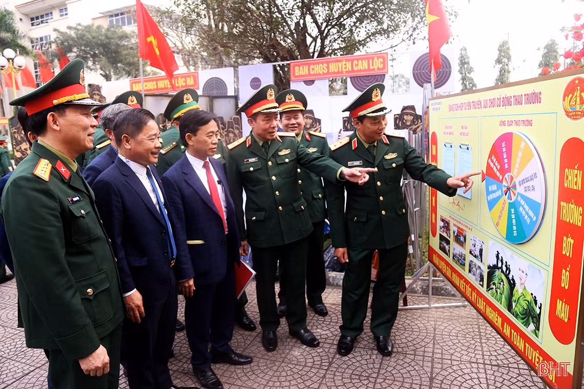 Lực lượng vũ trang Hà Tĩnh ra quân huấn luyện năm 2023