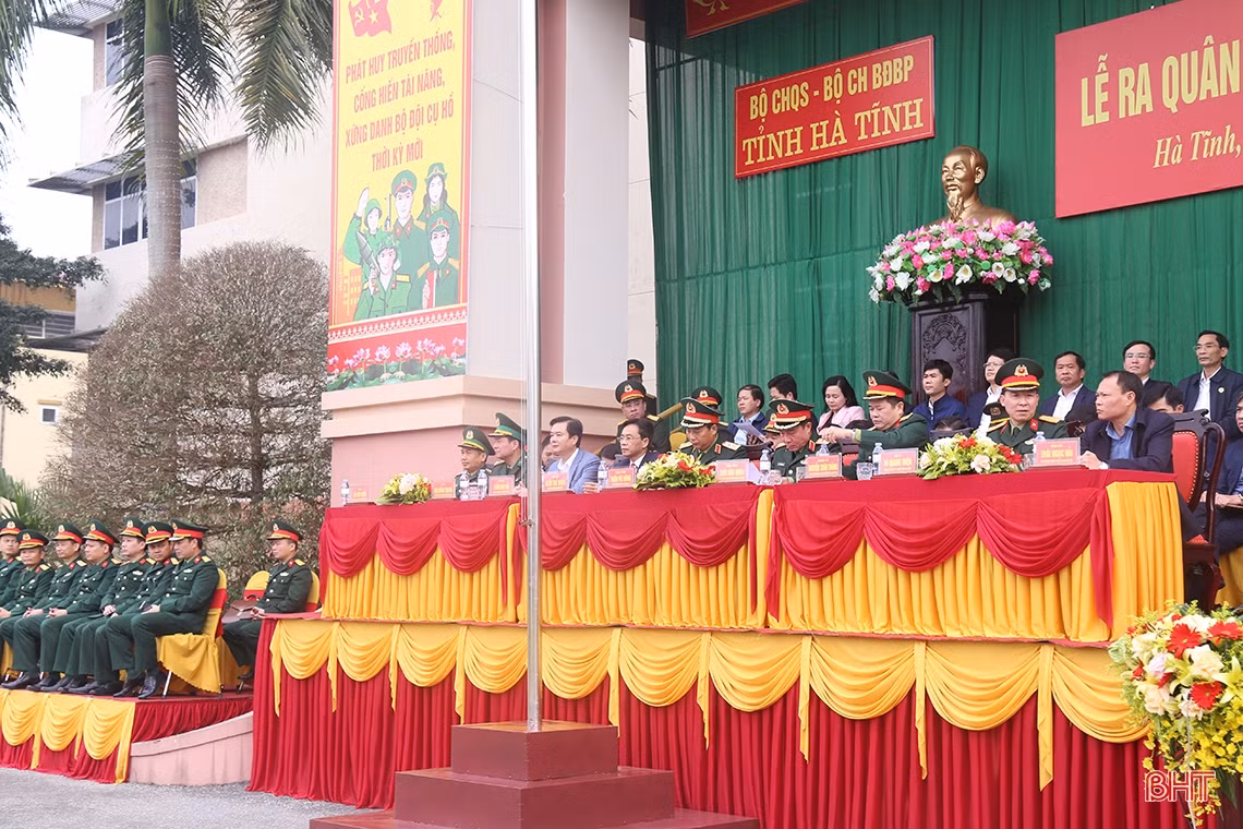 Lực lượng vũ trang Hà Tĩnh ra quân huấn luyện năm 2023