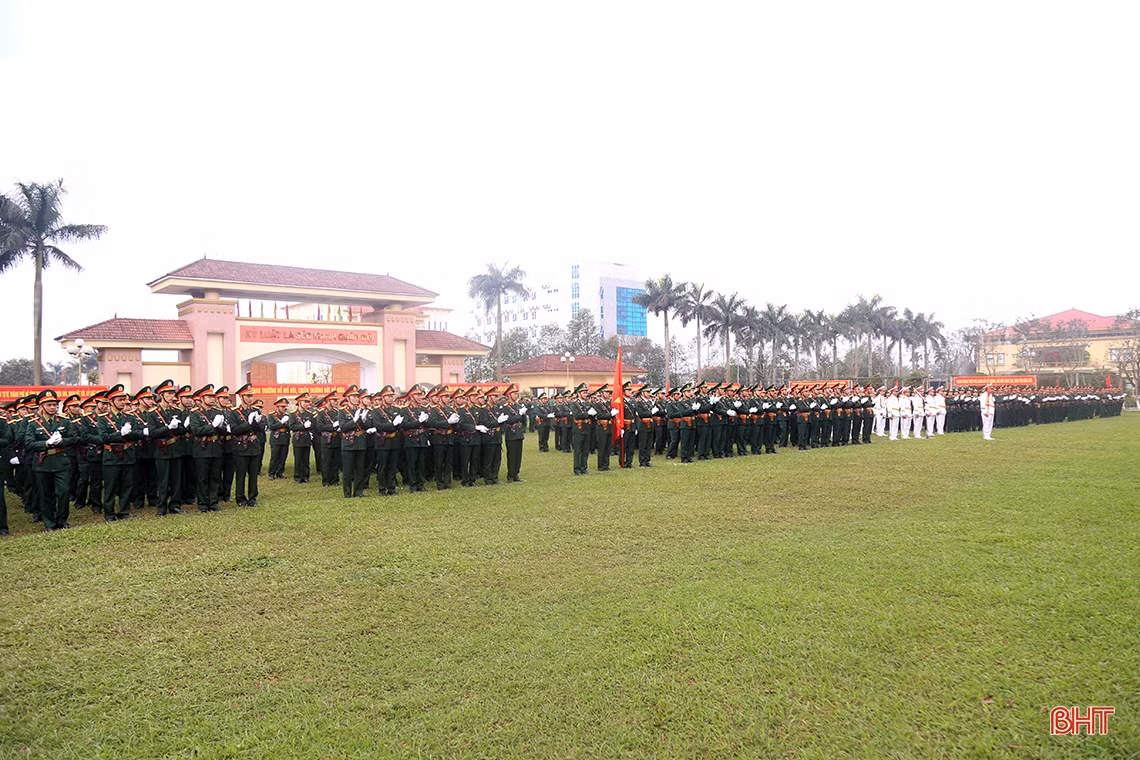 Lực lượng vũ trang Hà Tĩnh ra quân huấn luyện năm 2023