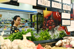 Nguồn cung hàng hóa thiết yếu dồi dào, sức mua tăng