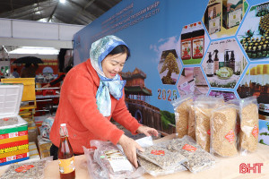 Trước giờ khai mạc Hội chợ Công thương vùng Bắc Trung Bộ - Hà Tĩnh 