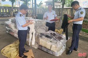  Thu giữ 2.900 chiếc áo có dấu hiệu nhập lậu lưu thông qua Hà Tĩnh 