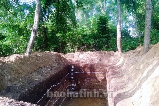 Phần lớn hiện vật được phát hiện tại hố khai quật được phân bố ở địa tầng văn hóa sâu trên 2m