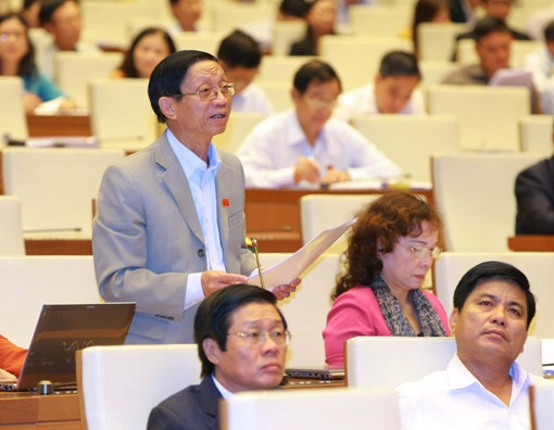 Ðại biểu Trần Văn Bản (Bình Định) phát biểu ý kiến. Ảnh: Doãn Tấn - TTXVN