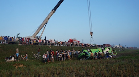 Phó Thủ tướng Nguyễn Xuân Phúc yêu cầu tỉnh Nghệ An tổ chức kiểm tra, rà soát lại các điều kiện về an toàn giao thông trên tuyến đường tránh thành phố Vinh đoạn qua xóm 10, thuộc địa bàn xã Nghi Vạn, huyện Nghi Lộc, tỉnh Nghệ An.